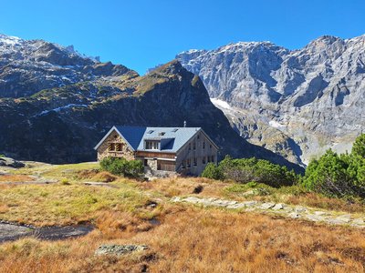 Kröntenhütte (1903m) | Aeberhard Irene & Arnold Ueli Kröntenhütte (1903m) | Aeberhard Irene & Arnold Ueli