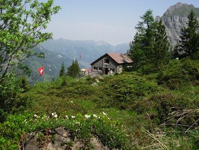 Doldenhornhütte (1919m) | Ursula Schweizer und Balthasar Dinkelacker Doldenhornhütte (1919m) | Ursula Schweizer und Balthasar Dinkelacker
